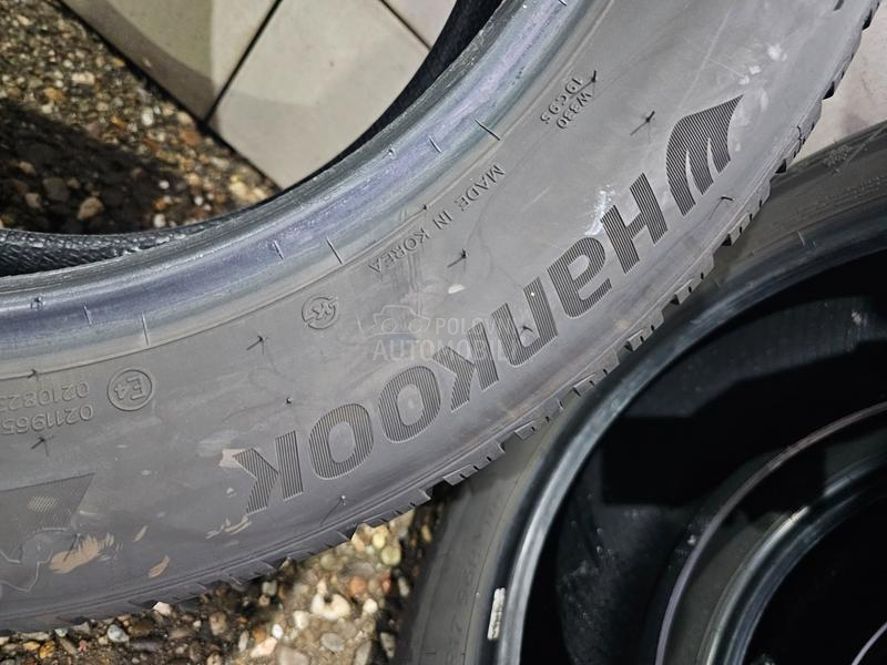 Hankook 215/60 R17 Zimska