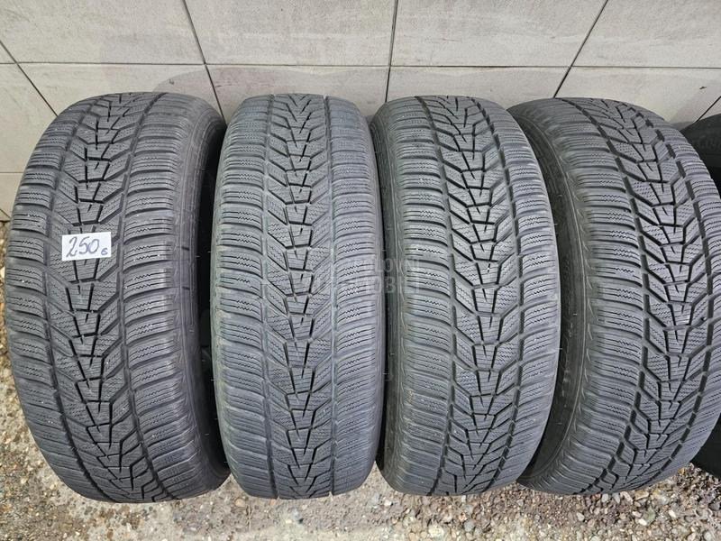 Hankook 215/60 R17 Zimska