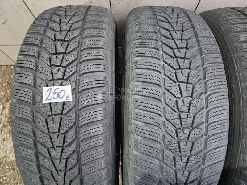 Hankook 215/60 R17 Zimska