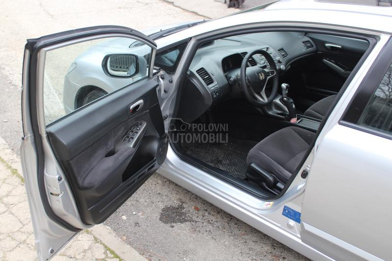 Honda Civic 1.8i-Vtec