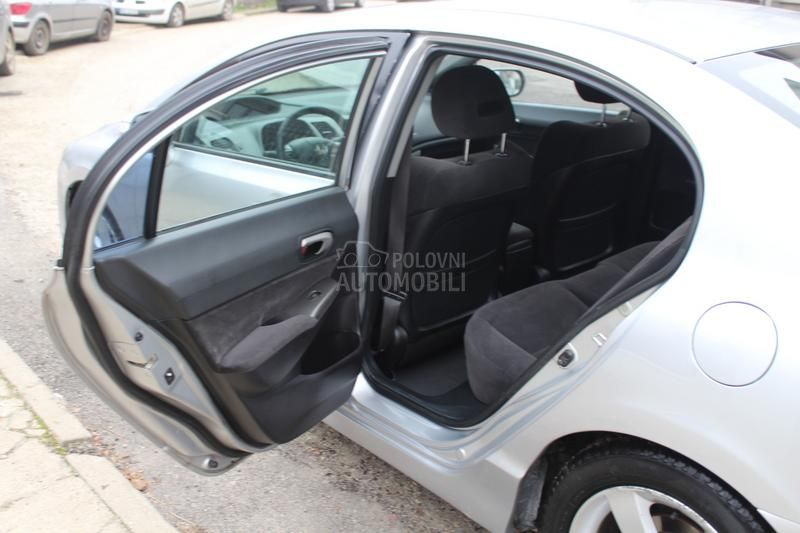 Honda Civic 1.8i-Vtec