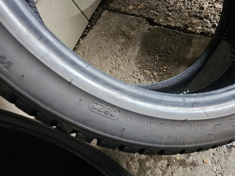 Hankook 225/40 R18 Zimska