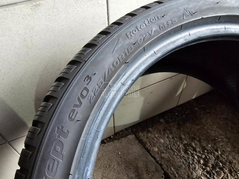 Hankook 225/40 R18 Zimska