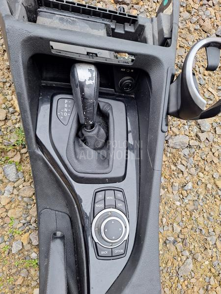 Naslon za ruku sa konzolom X1