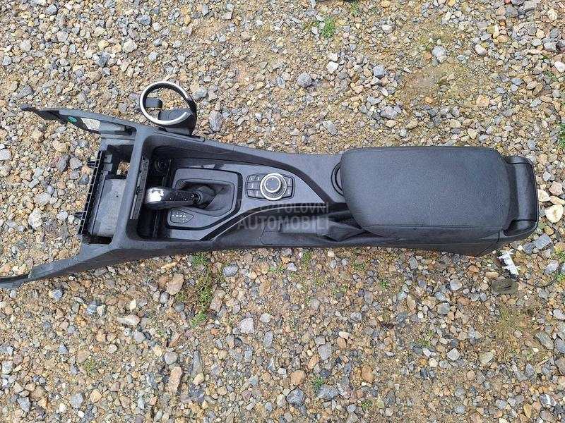 Naslon za ruku sa konzolom X1