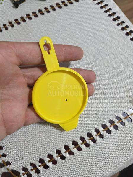 Corsa C čep posude za tečnos