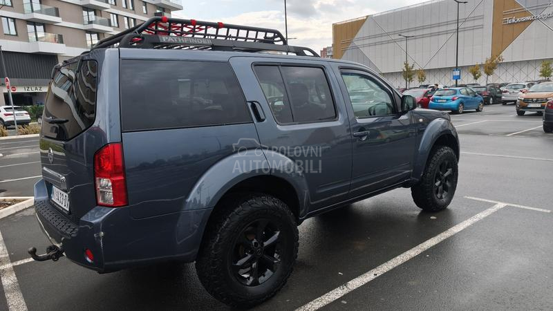 Nissan Pathfinder 