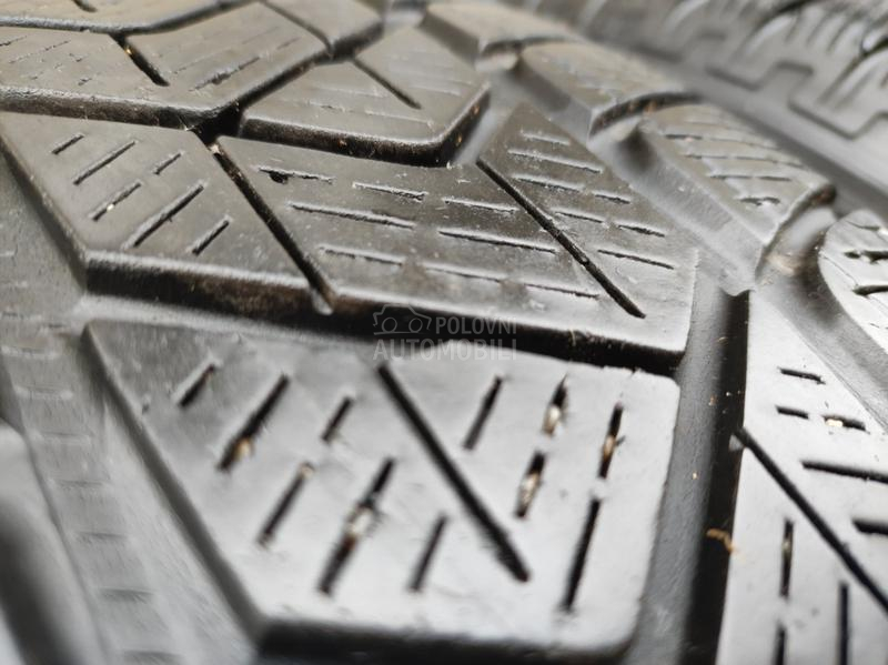 Pirelli 215/65 R17 Zimska
