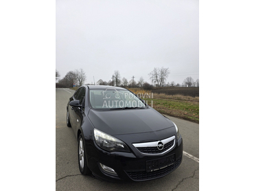 Opel Astra J 