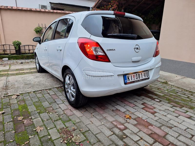 Opel Corsa D 1.4b