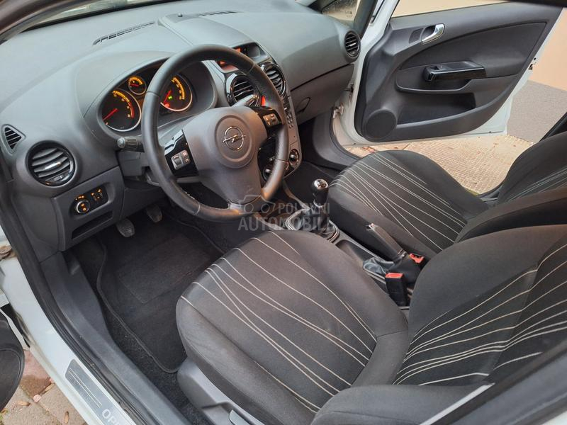 Opel Corsa D 1.4b