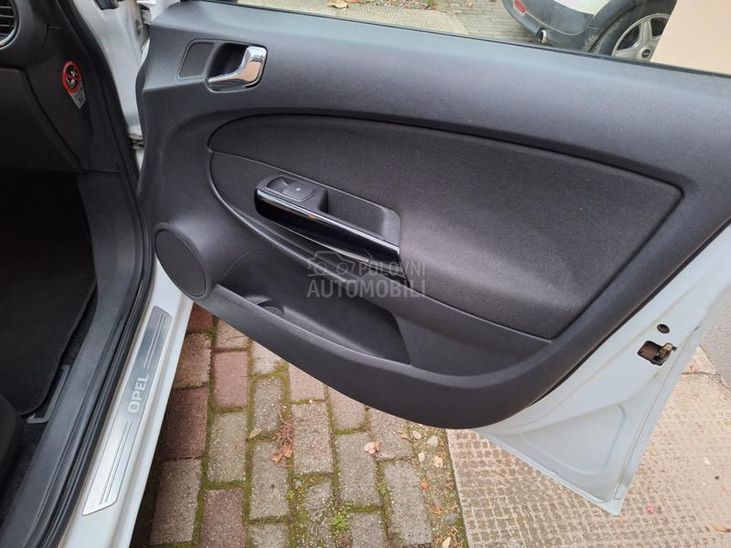 Opel Corsa D 1.4b