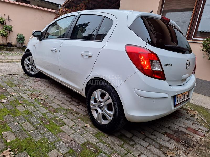 Opel Corsa D 1.4b