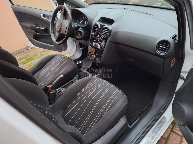 Opel Corsa D 1.4b