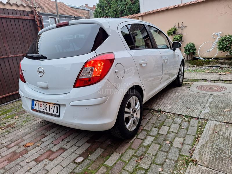 Opel Corsa D 1.4b