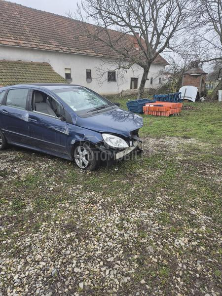 Mercedes Benz B 200 