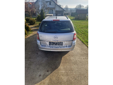 Gepek vrata Astra H siva 157 za Opel Astra H od 2007. do 2011. god.