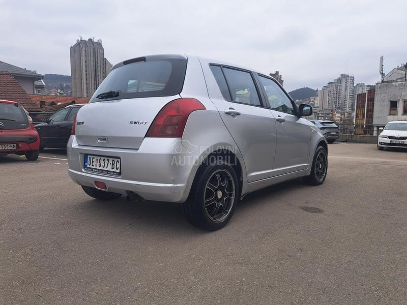 Suzuki Swift 