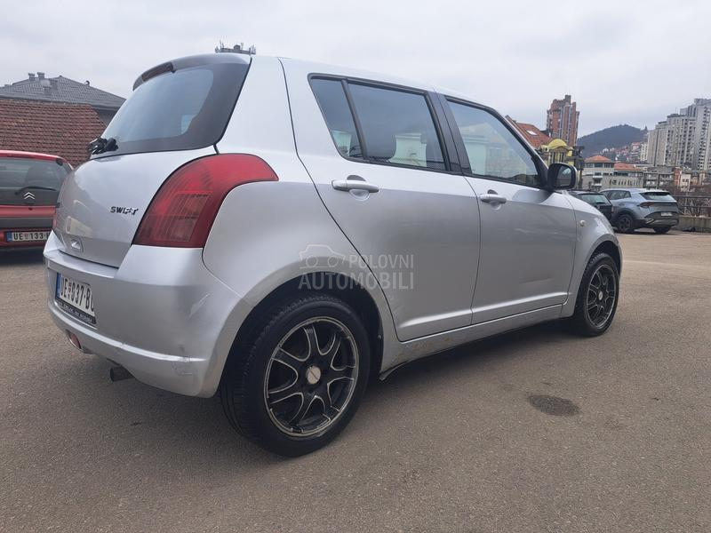 Suzuki Swift 