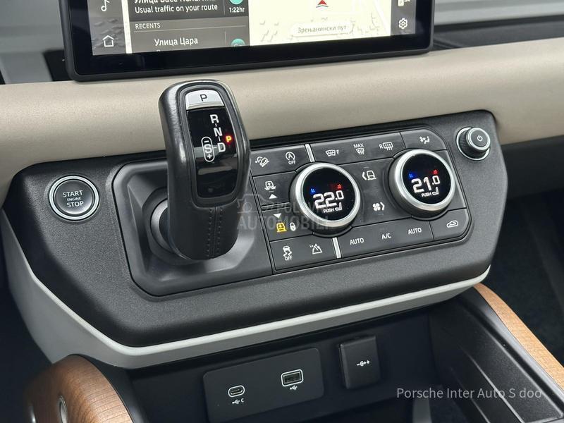 Land Rover Defender 110