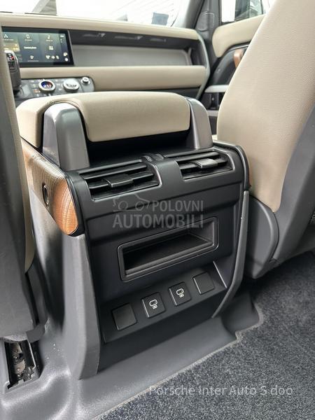 Land Rover Defender 110