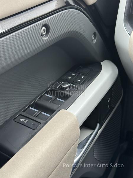 Land Rover Defender 110