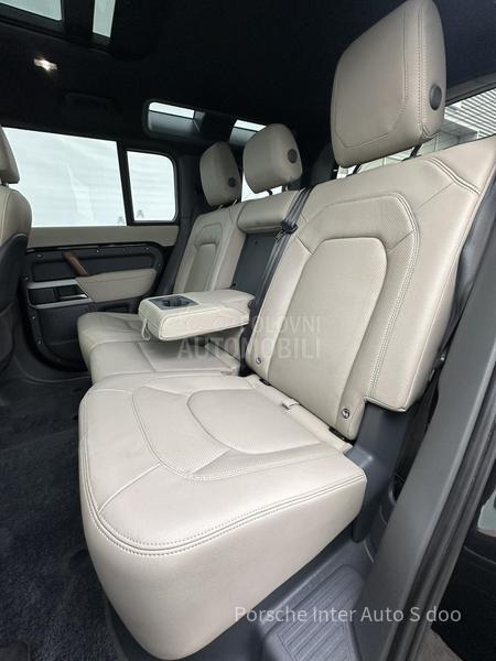 Land Rover Defender 110