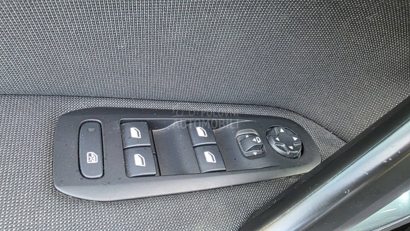 Peugeot 308 1.2  Allur/Nav/99000