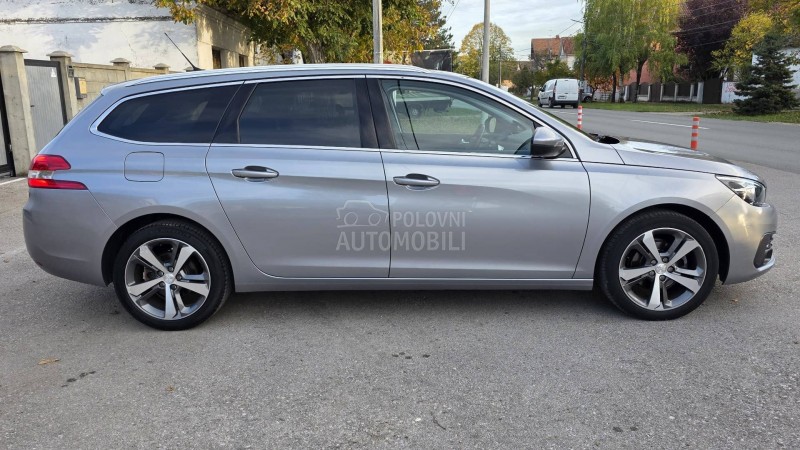Peugeot 308 1.2  Allur/Nav/99000