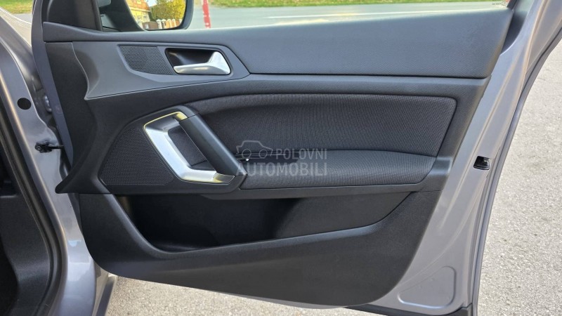 Peugeot 308 1.2  Allur/Nav/99000