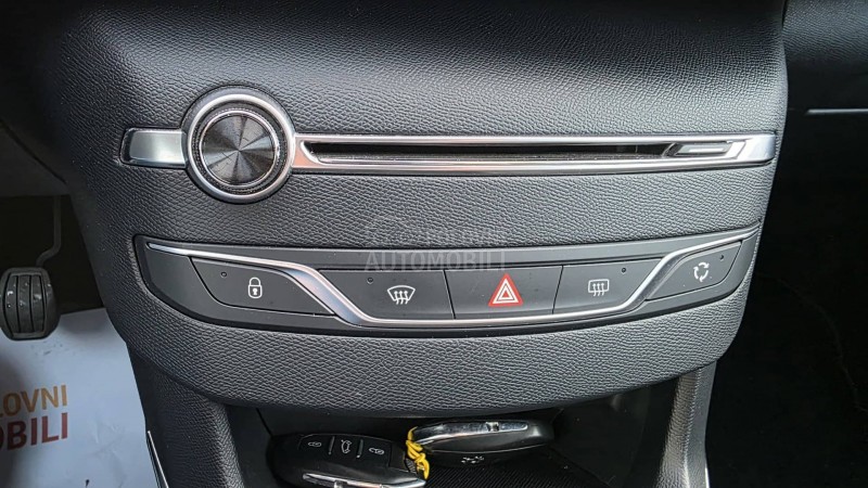 Peugeot 308 1.2  Allur/Nav/99000