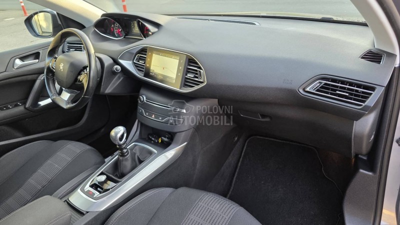 Peugeot 308 1.2  Allur/Nav/99000