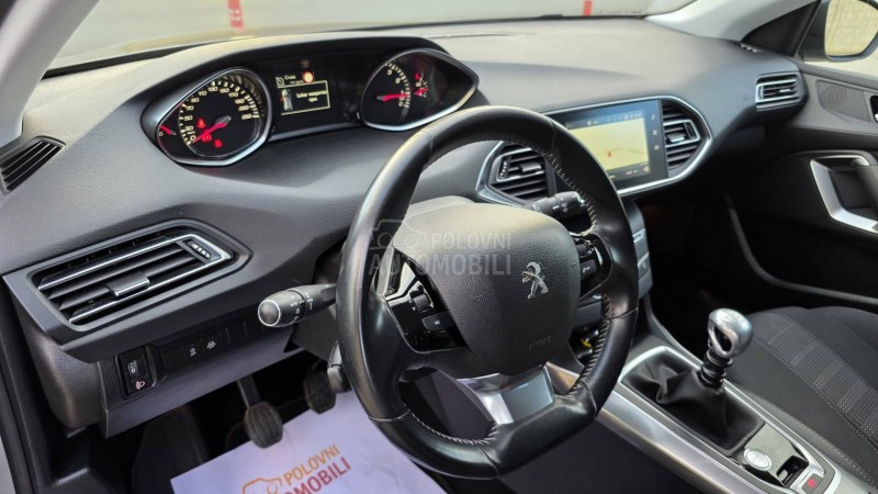 Peugeot 308 1.2  Allur/Nav/99000