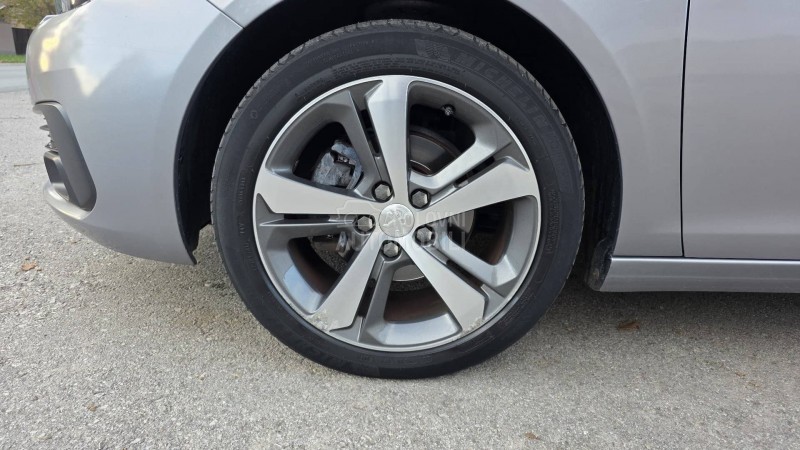 Peugeot 308 1.2  Allur/Nav/99000