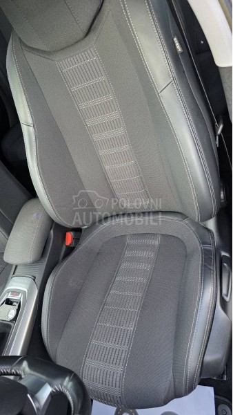 Peugeot 308 1.2  Allur/Nav/99000