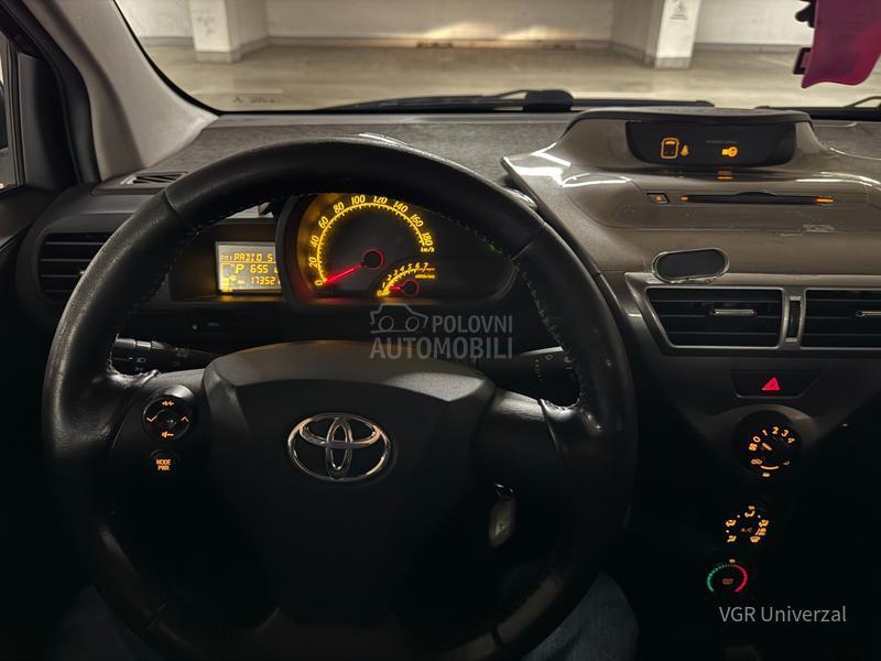 Toyota iQ 1.0 Matik