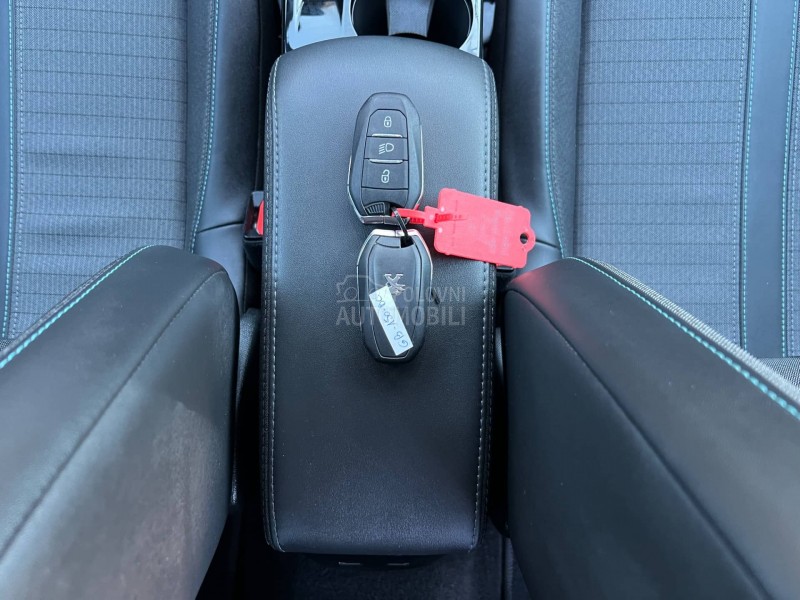 Peugeot 2008 1.5HDI/ALLURE/AUT