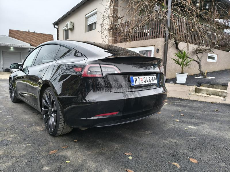 Tesla Model 3 PERFORMANCE