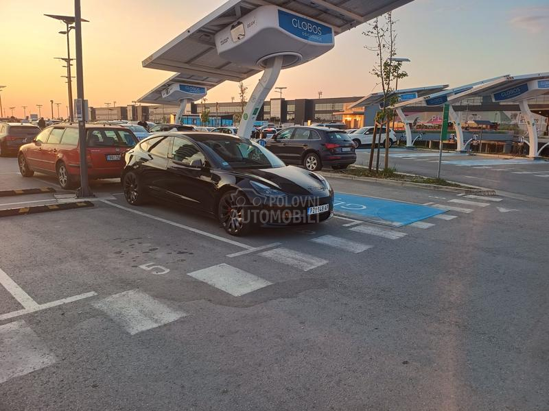 Tesla Model 3 PERFORMANCE