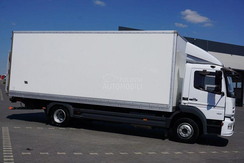 Mercedes Benz ATEGO furgon DOM1618