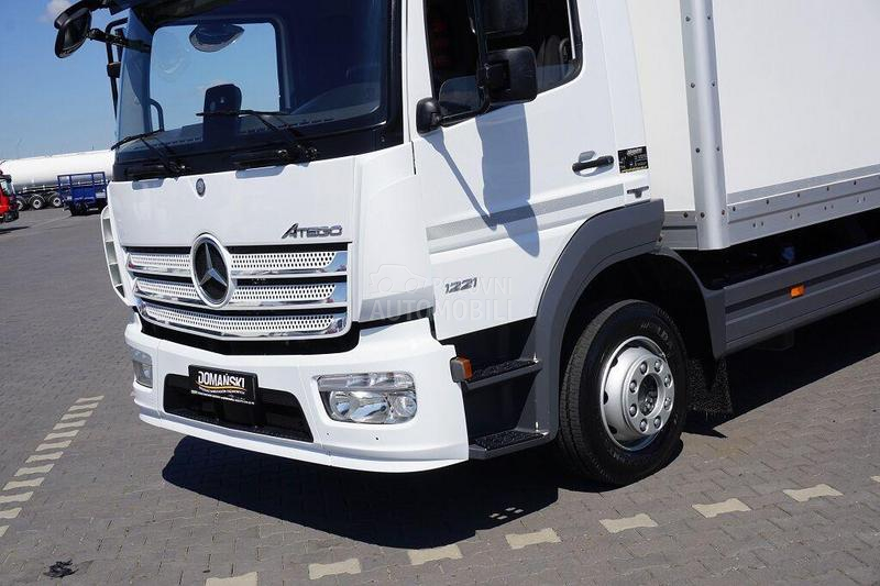 Mercedes Benz ATEGO furgon DOM1618