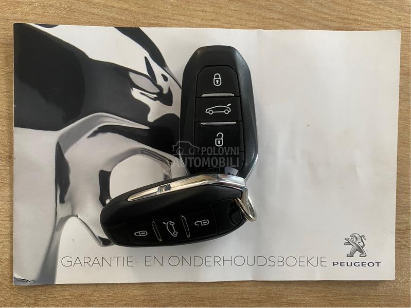 Peugeot 3008 1.2 ALLURE