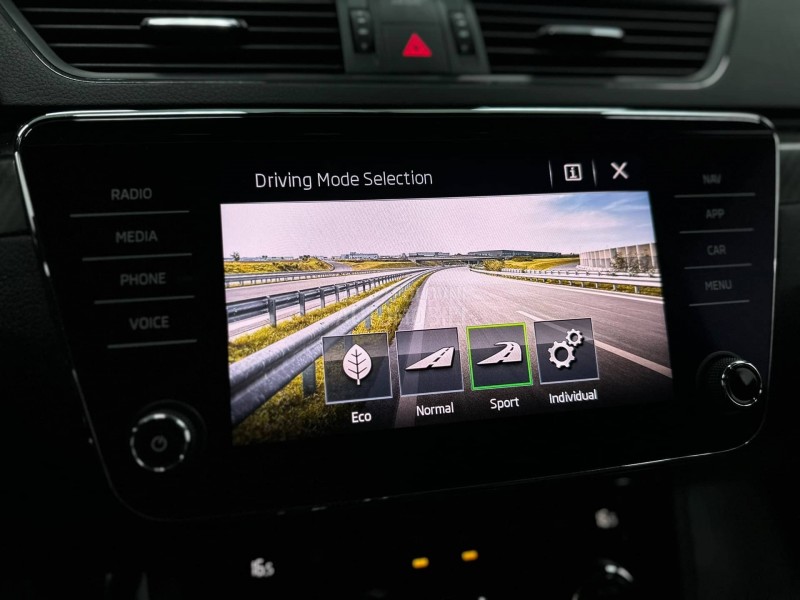 Škoda Superb 1.5 TSI SPORTLINE