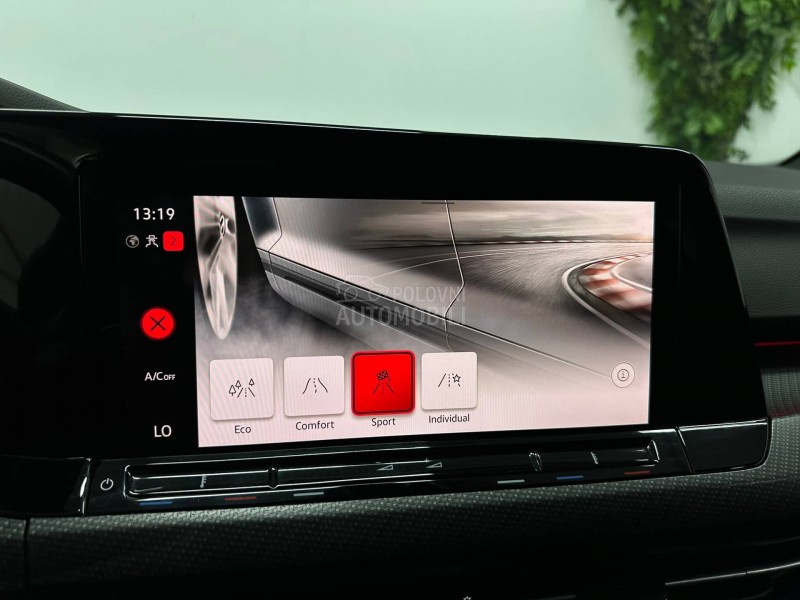 Volkswagen Golf 8 1.5 eTSI R-LINE AUT