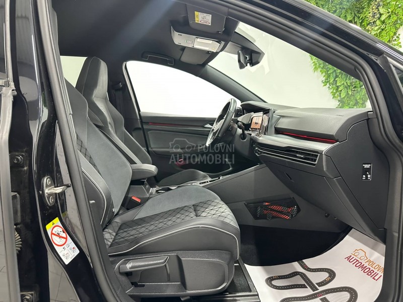 Volkswagen Golf 8 1.5 eTSI R-LINE AUT