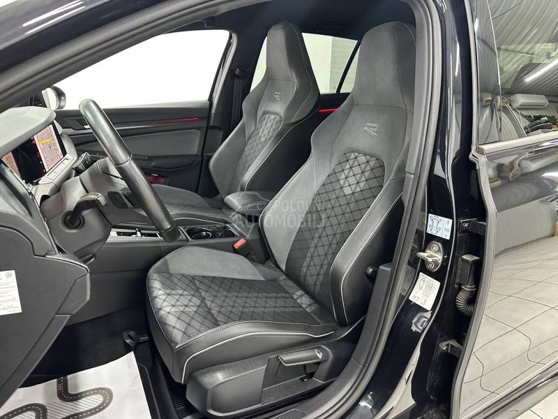 Volkswagen Golf 8 1.5 eTSI R-LINE AUT
