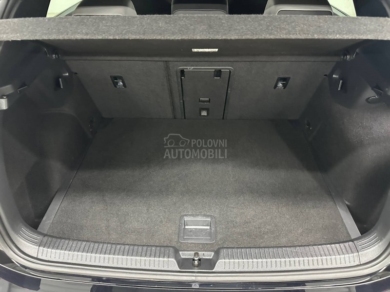 Volkswagen Golf 8 1.5 eTSI R-LINE AUT