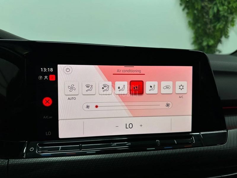 Volkswagen Golf 8 1.5 eTSI R-LINE AUT