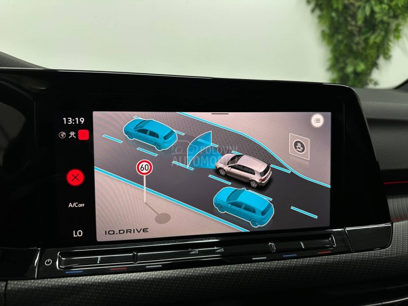 Volkswagen Golf 8 1.5 eTSI R-LINE AUT