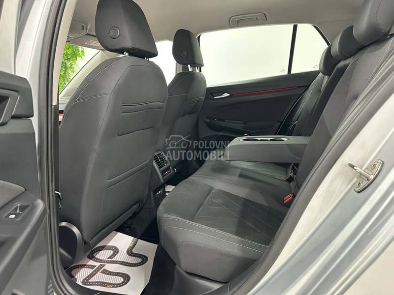 Volkswagen Golf 8 1.5 e TSI DSG LED